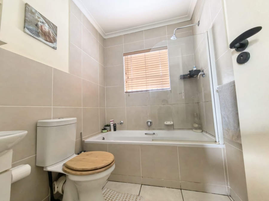 2 Bedroom Property for Sale in Grassy Park Western Cape